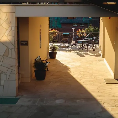 Granada & بيت ضيافة دوشنيكي زدروي